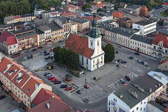 Nowe Miasto Lubawskie, Rynek Miejski z dawnym kosciolem ewangelickim (obecnie kino). EU, PL, Warm-Maz. Lotnicze.